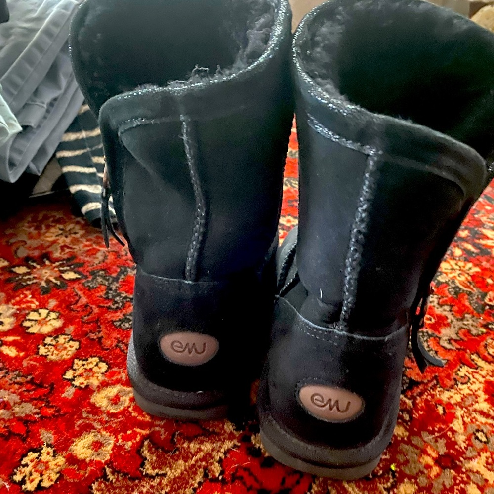 Black emu boot